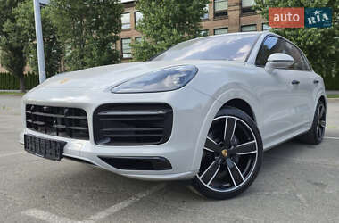 Позашляховик / Кросовер Porsche Cayenne 2022 в 