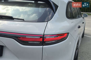 Позашляховик / Кросовер Porsche Cayenne 2022 в 