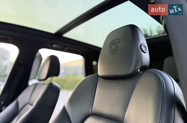 Внедорожник / Кроссовер Porsche Cayenne 2017 в 