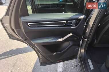 Внедорожник / Кроссовер Porsche Cayenne 2019 в 
