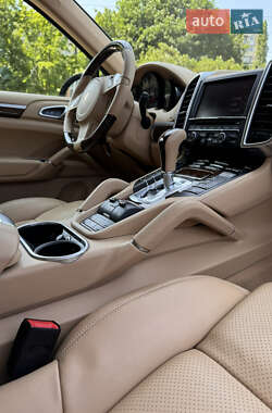 Внедорожник / Кроссовер Porsche Cayenne 2013 в 