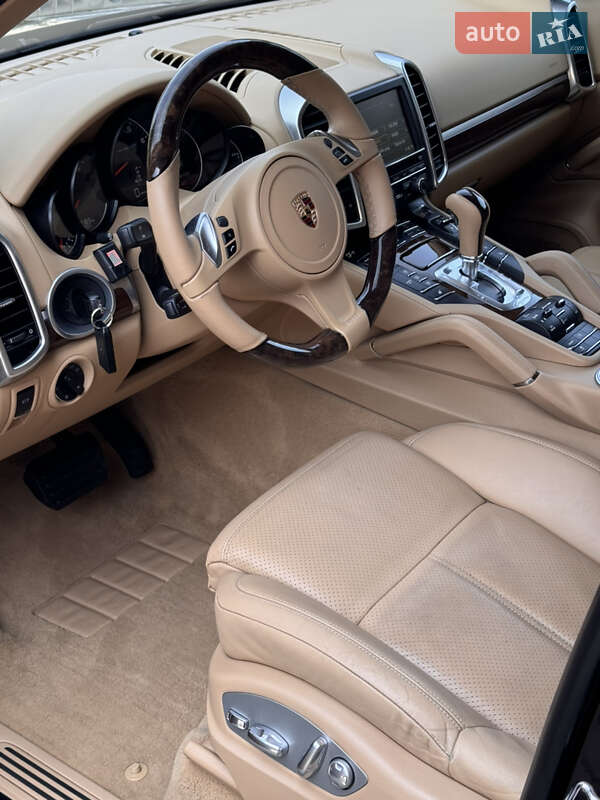 Внедорожник / Кроссовер Porsche Cayenne 2013 в Одессе