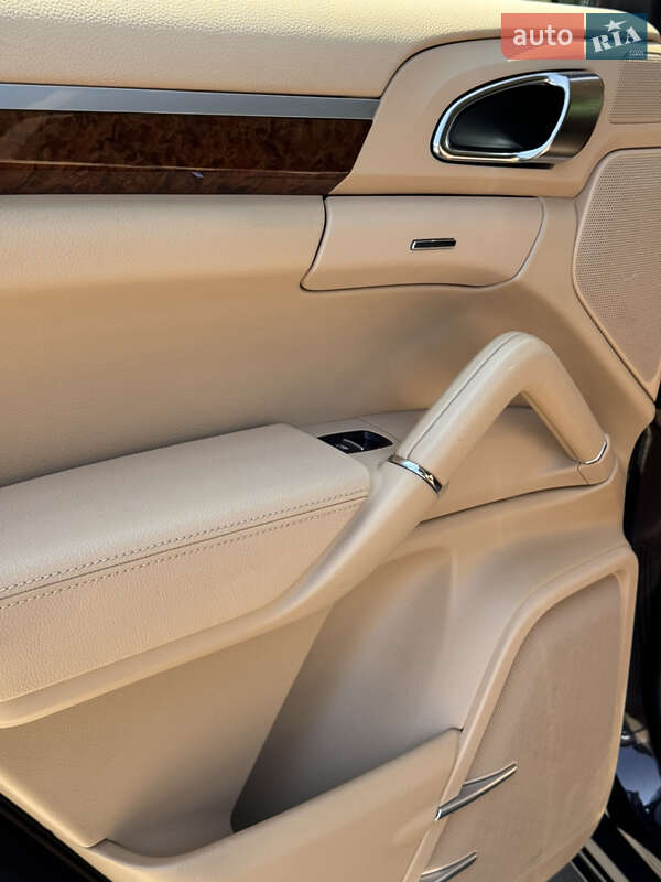 Внедорожник / Кроссовер Porsche Cayenne 2013 в Одессе