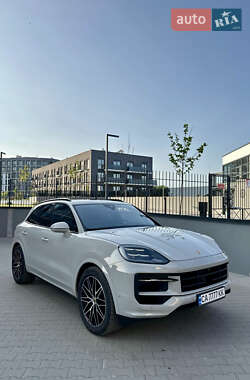 Внедорожник / Кроссовер Porsche Cayenne 2023 в 