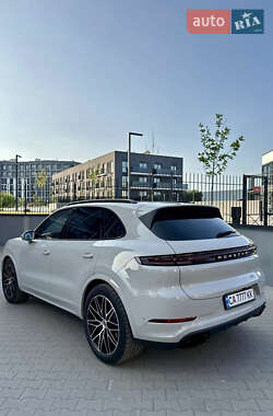 Внедорожник / Кроссовер Porsche Cayenne 2023 в 