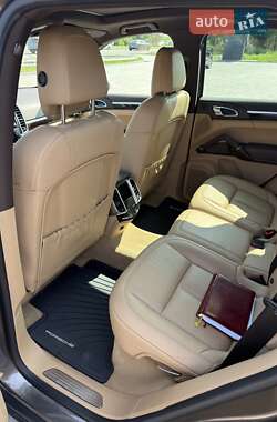 Внедорожник / Кроссовер Porsche Cayenne 2015 в 