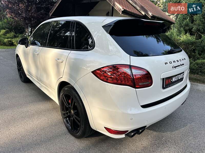 Внедорожник / Кроссовер Porsche Cayenne 2010 в Киеве