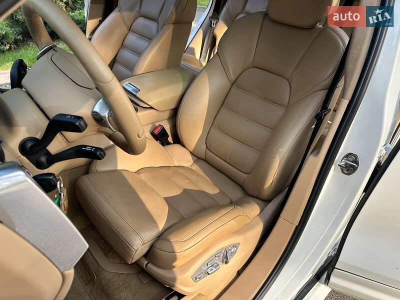 Внедорожник / Кроссовер Porsche Cayenne 2010 в Киеве