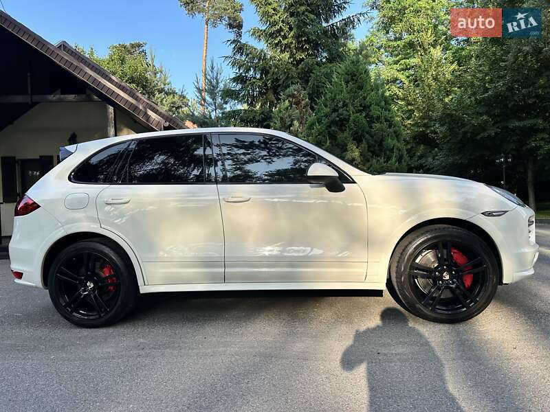 Внедорожник / Кроссовер Porsche Cayenne 2010 в Киеве