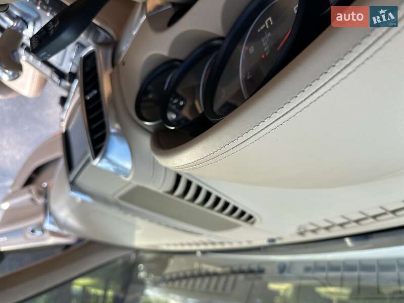 Внедорожник / Кроссовер Porsche Cayenne 2010 в Киеве