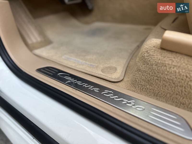 Внедорожник / Кроссовер Porsche Cayenne 2010 в Киеве