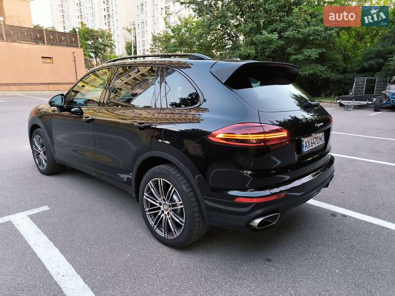 Внедорожник / Кроссовер Porsche Cayenne 2015 в Харькове