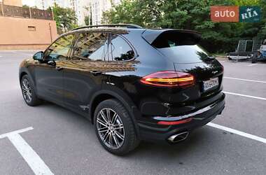 Внедорожник / Кроссовер Porsche Cayenne 2015 в 
