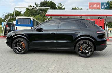 Внедорожник / Кроссовер Porsche Cayenne 2018 в 