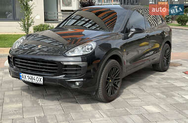 Внедорожник / Кроссовер Porsche Cayenne 2015 в 