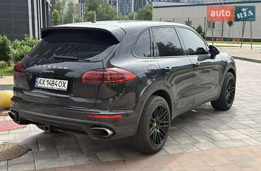 Внедорожник / Кроссовер Porsche Cayenne 2015 в 