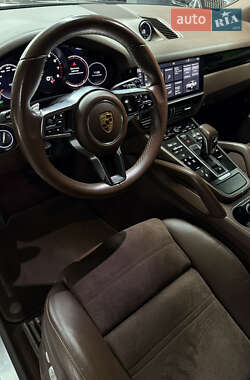 Внедорожник / Кроссовер Porsche Cayenne 2019 в 