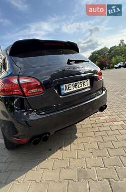 Внедорожник / Кроссовер Porsche Cayenne 2012 в 