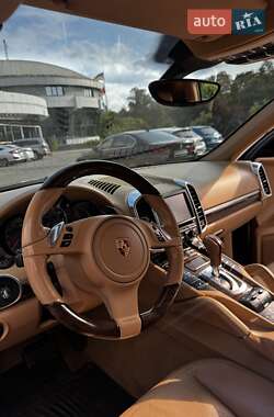 Внедорожник / Кроссовер Porsche Cayenne 2012 в 