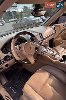 Внедорожник / Кроссовер Porsche Cayenne 2012 в 