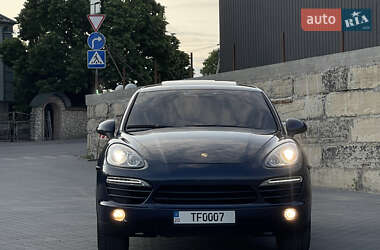 Внедорожник / Кроссовер Porsche Cayenne 2012 в 