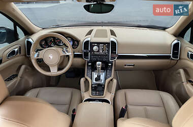 Внедорожник / Кроссовер Porsche Cayenne 2012 в 