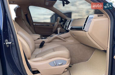 Внедорожник / Кроссовер Porsche Cayenne 2012 в 
