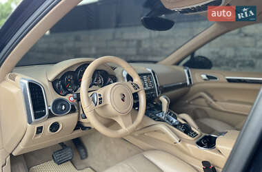 Внедорожник / Кроссовер Porsche Cayenne 2012 в 