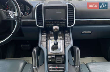Позашляховик / Кросовер Porsche Cayenne 2012 в 