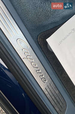 Позашляховик / Кросовер Porsche Cayenne 2012 в 