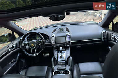 Внедорожник / Кроссовер Porsche Cayenne 2015 в 