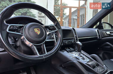 Внедорожник / Кроссовер Porsche Cayenne 2015 в 