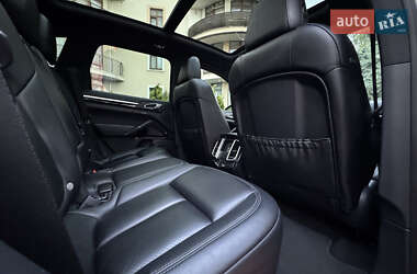 Внедорожник / Кроссовер Porsche Cayenne 2015 в 