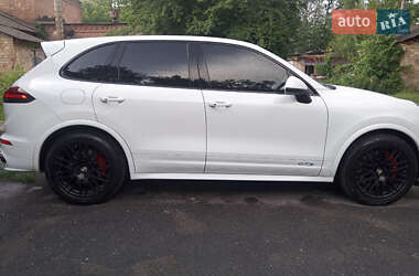 Внедорожник / Кроссовер Porsche Cayenne 2015 в 