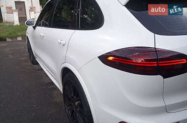 Внедорожник / Кроссовер Porsche Cayenne 2015 в 