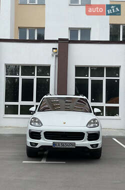Внедорожник / Кроссовер Porsche Cayenne 2015 в 