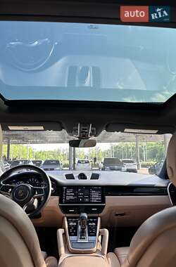 Внедорожник / Кроссовер Porsche Cayenne 2018 в 