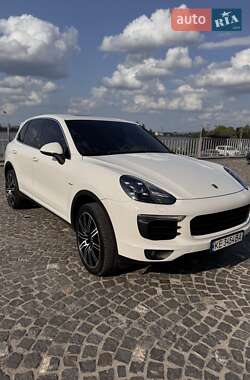 Внедорожник / Кроссовер Porsche Cayenne 2015 в 