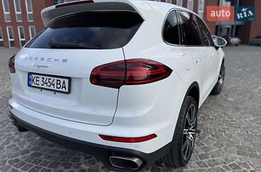 Внедорожник / Кроссовер Porsche Cayenne 2015 в 