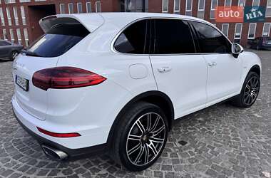 Внедорожник / Кроссовер Porsche Cayenne 2015 в 