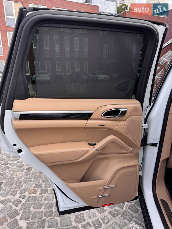 Позашляховик / Кросовер Porsche Cayenne 2015 в Дніпрі