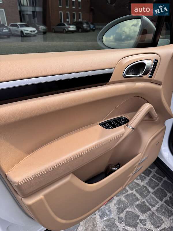 Позашляховик / Кросовер Porsche Cayenne 2015 в Дніпрі