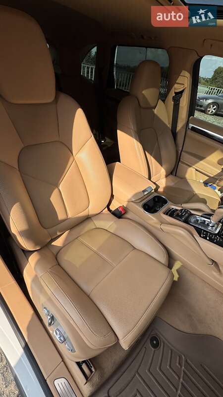 Позашляховик / Кросовер Porsche Cayenne 2015 в Дніпрі