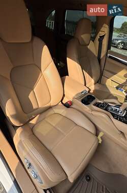 Внедорожник / Кроссовер Porsche Cayenne 2015 в 