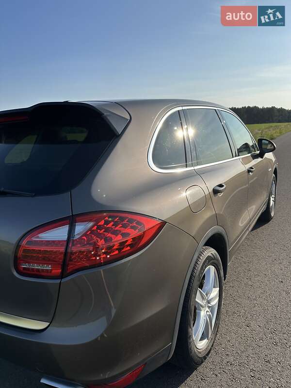 Позашляховик / Кросовер Porsche Cayenne 2014 в Луцьку