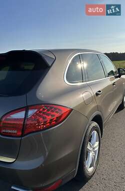 Внедорожник / Кроссовер Porsche Cayenne 2014 в 