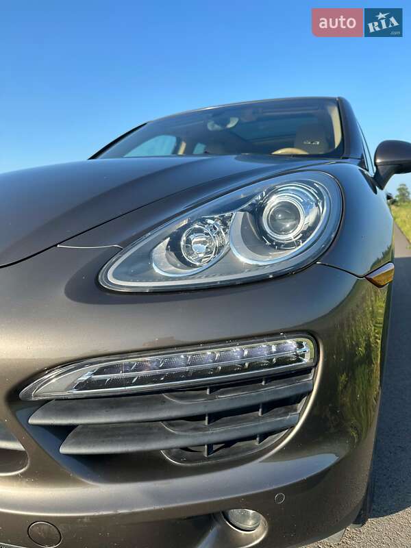 Позашляховик / Кросовер Porsche Cayenne 2014 в Луцьку