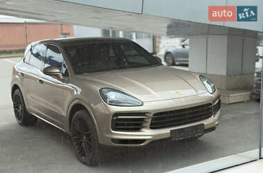Внедорожник / Кроссовер Porsche Cayenne 2018 в 