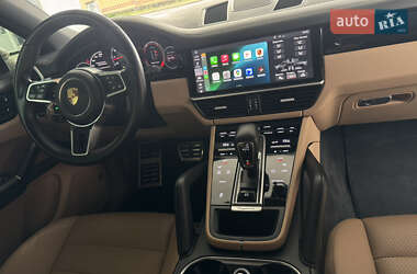 Внедорожник / Кроссовер Porsche Cayenne 2018 в 