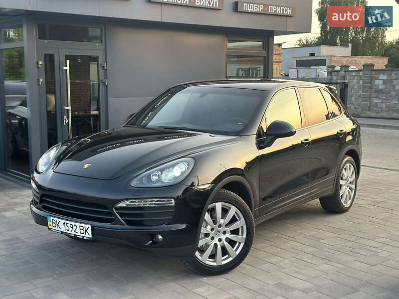 Внедорожник / Кроссовер Porsche Cayenne 2011 в Ровно